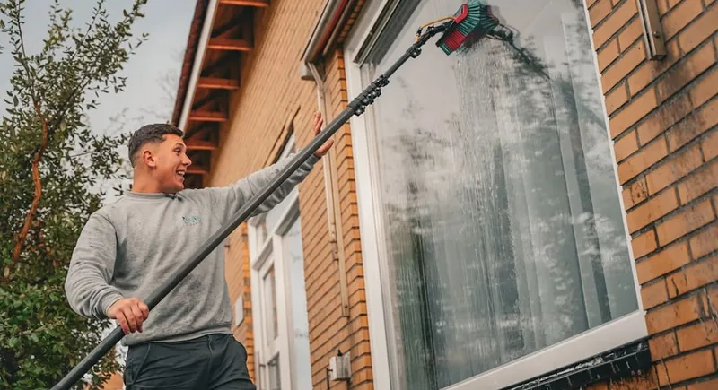 Solar panel cleaning service in Plantation, FL