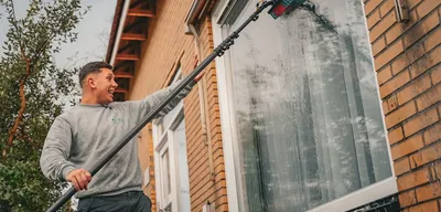 Solar panel cleaning service in Plantation, FL